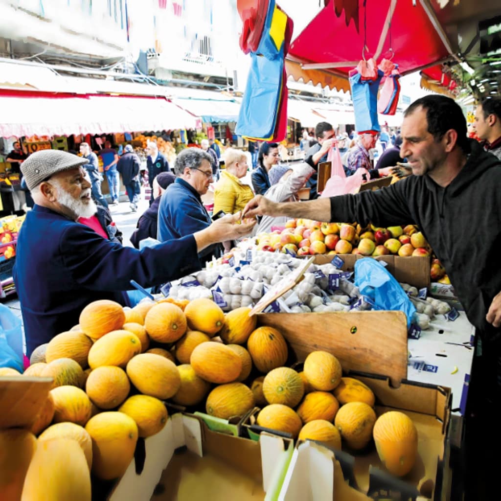 background of שכירות, קנייה ומכירה