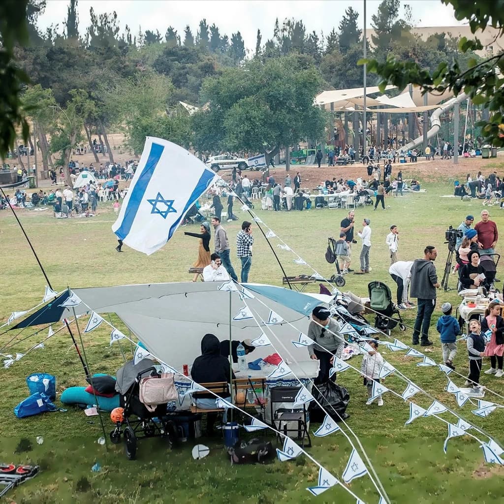 background of גוים והיחס אליהם